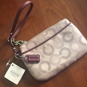 ✨NEW✨ Coach Wristlet - Front Pocket - Khaki/Berry